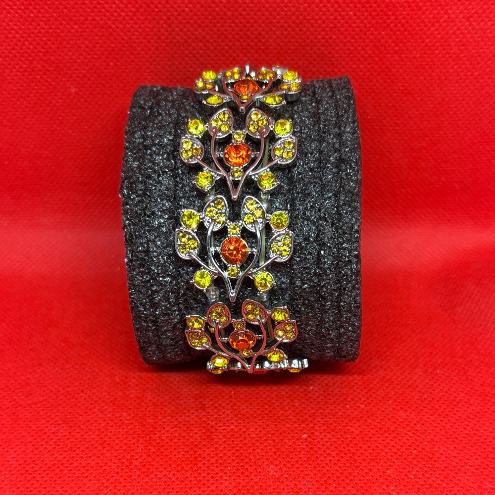 Elegant vintage Floral Gemstone Bracelet